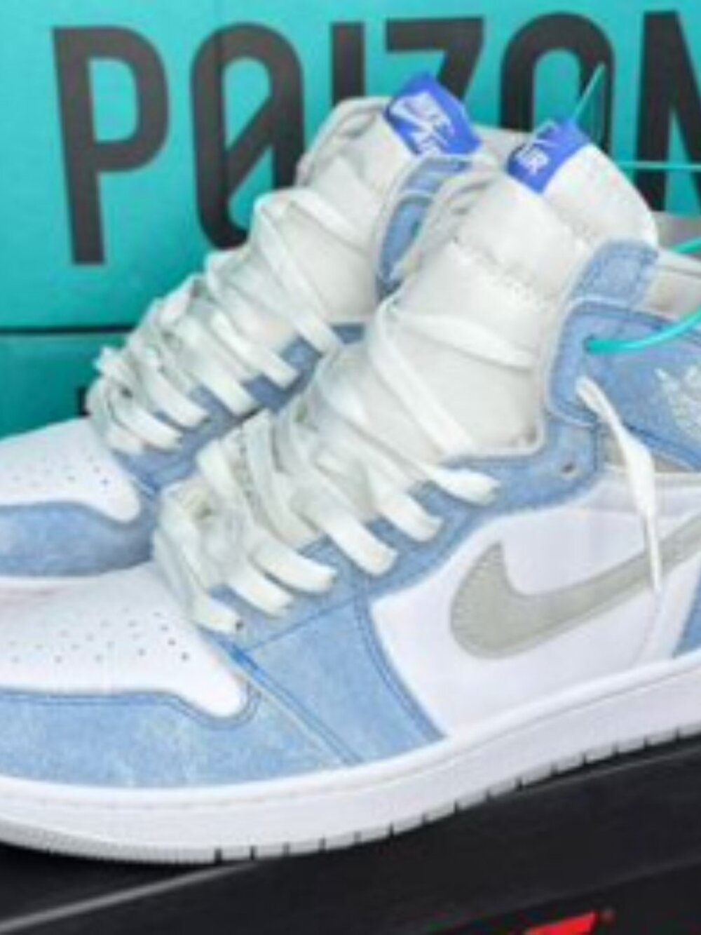 Air Jordan 1 High OG University Blue Sneakers